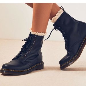 Dr. Doc Martens Black Smooth Leather Lace Up Combat Boots! 🔥